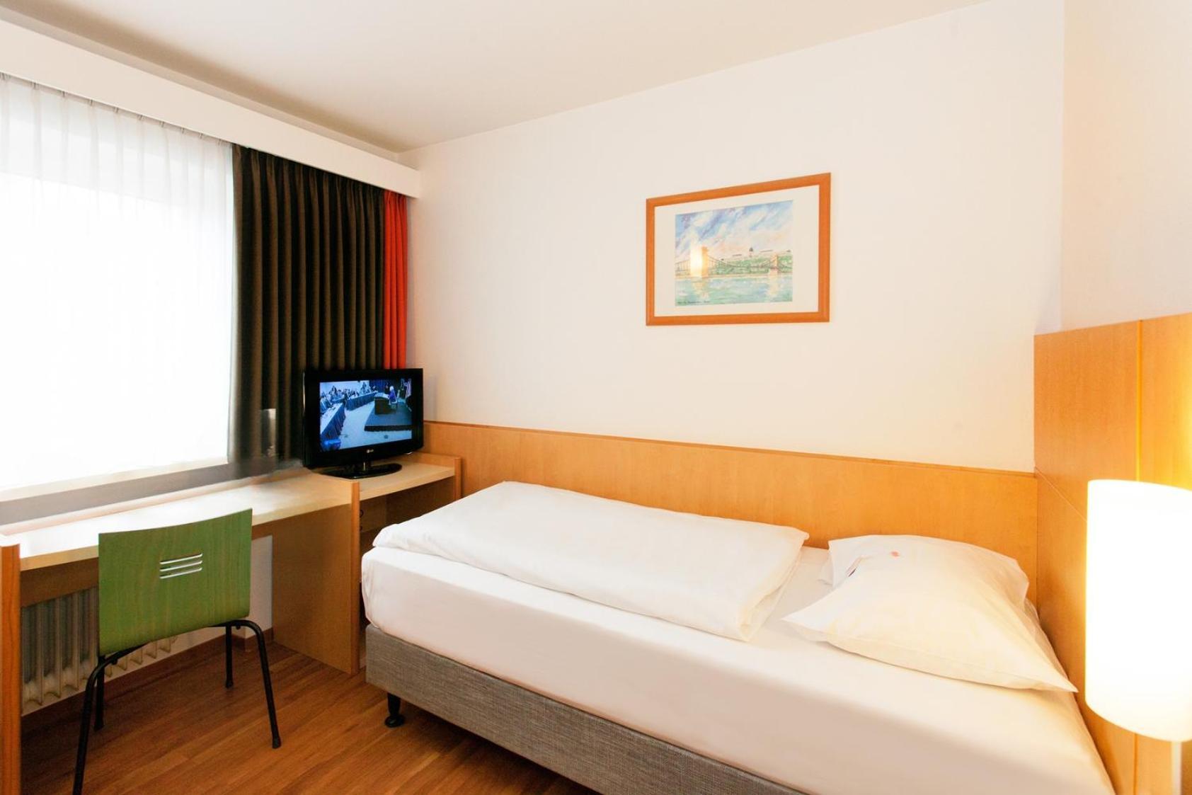Saar City Hotel Саарбрюккен Экстерьер фото