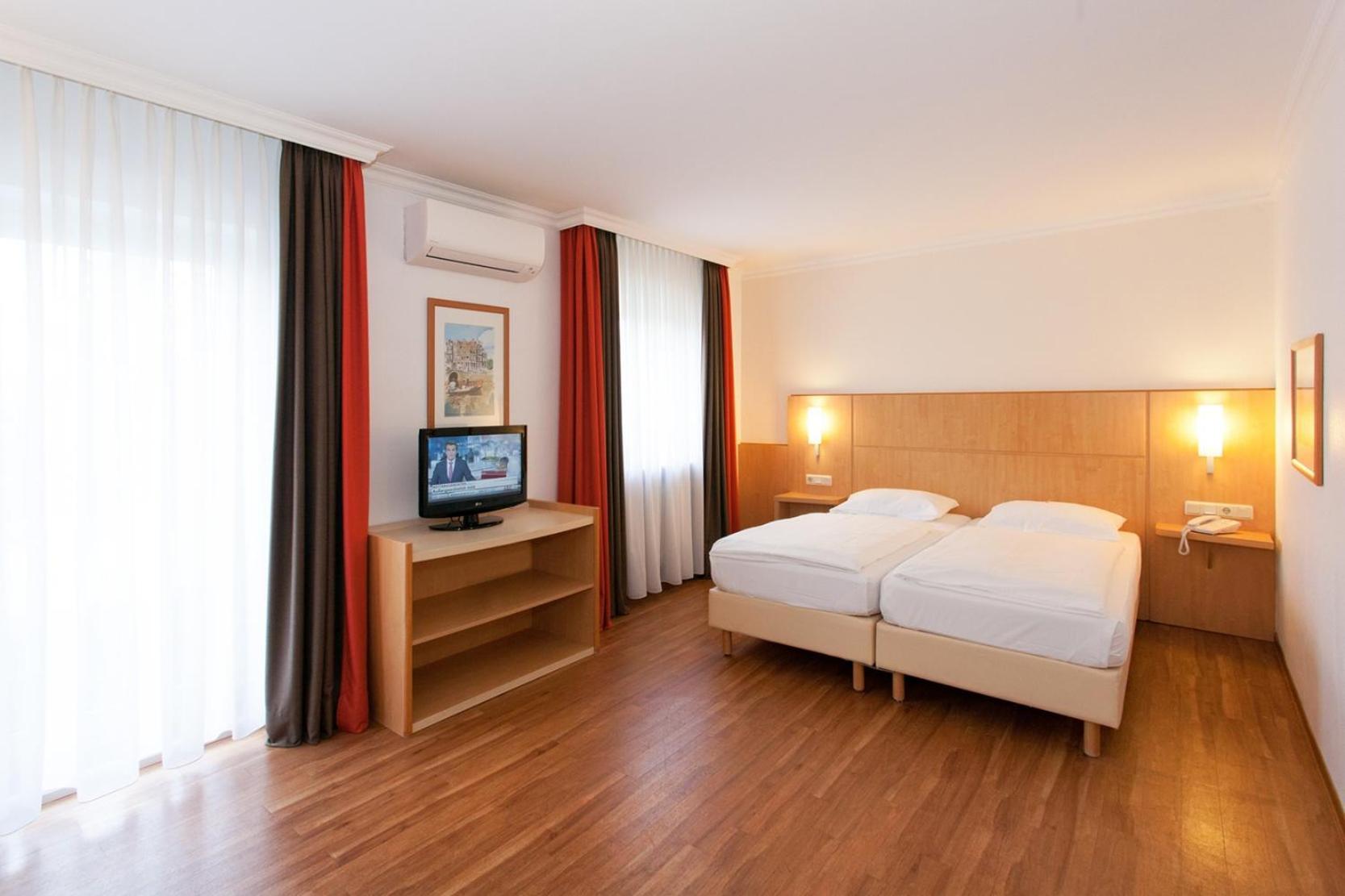 Saar City Hotel Саарбрюккен Экстерьер фото